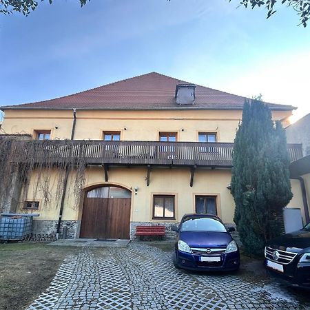 Restaurace A Penzion Podloubi Opočno Kültér fotó