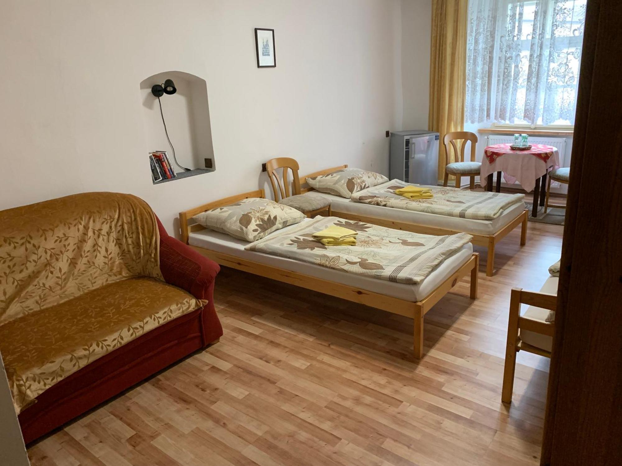 Restaurace A Penzion Podloubi Opočno Kültér fotó
