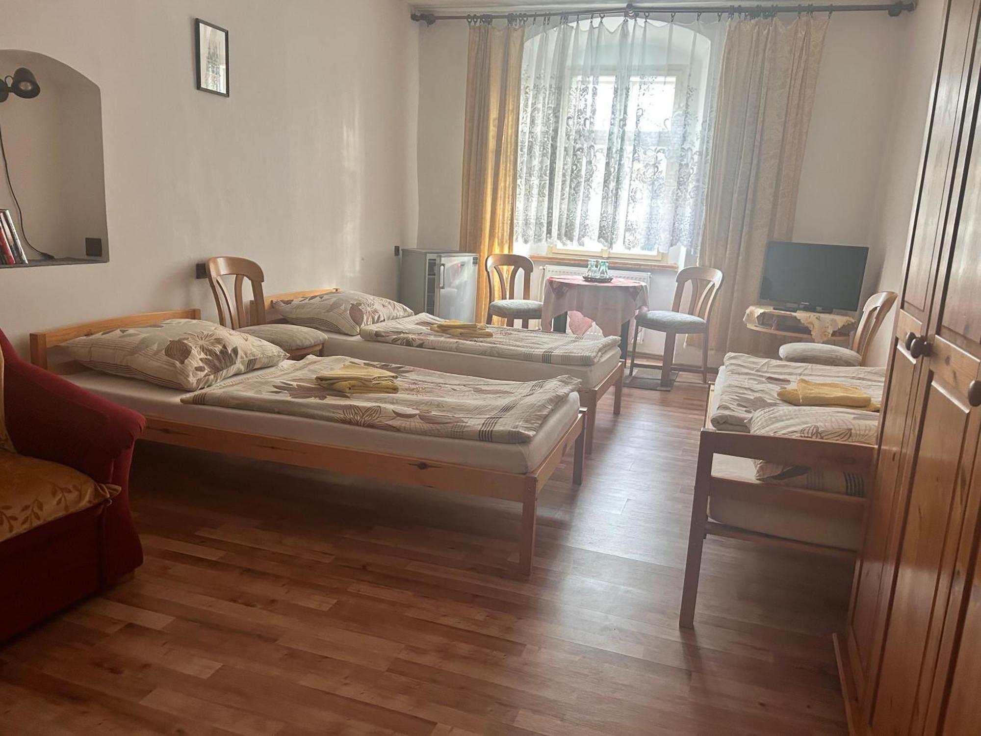 Restaurace A Penzion Podloubi Opočno Kültér fotó