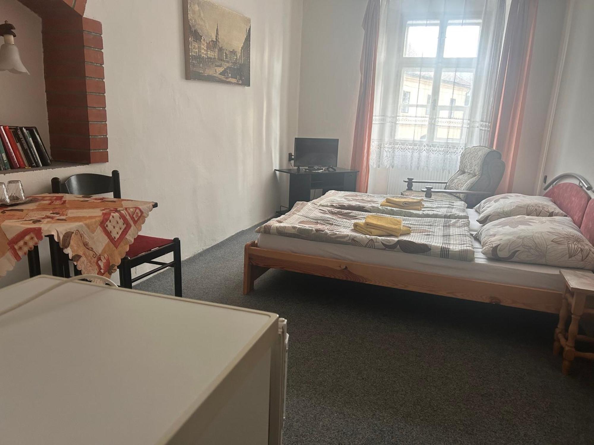 Restaurace A Penzion Podloubi Opočno Kültér fotó