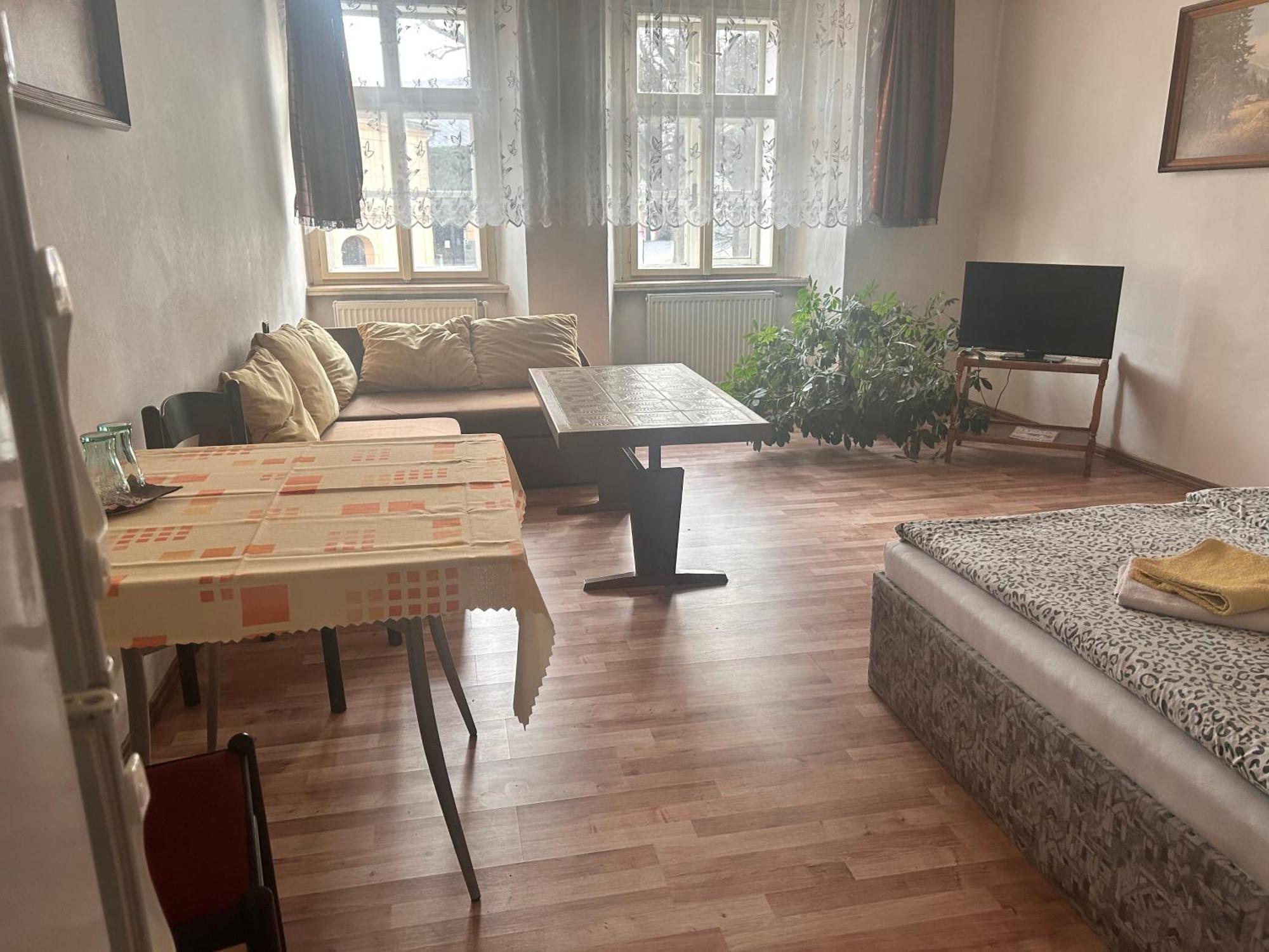 Restaurace A Penzion Podloubi Opočno Kültér fotó
