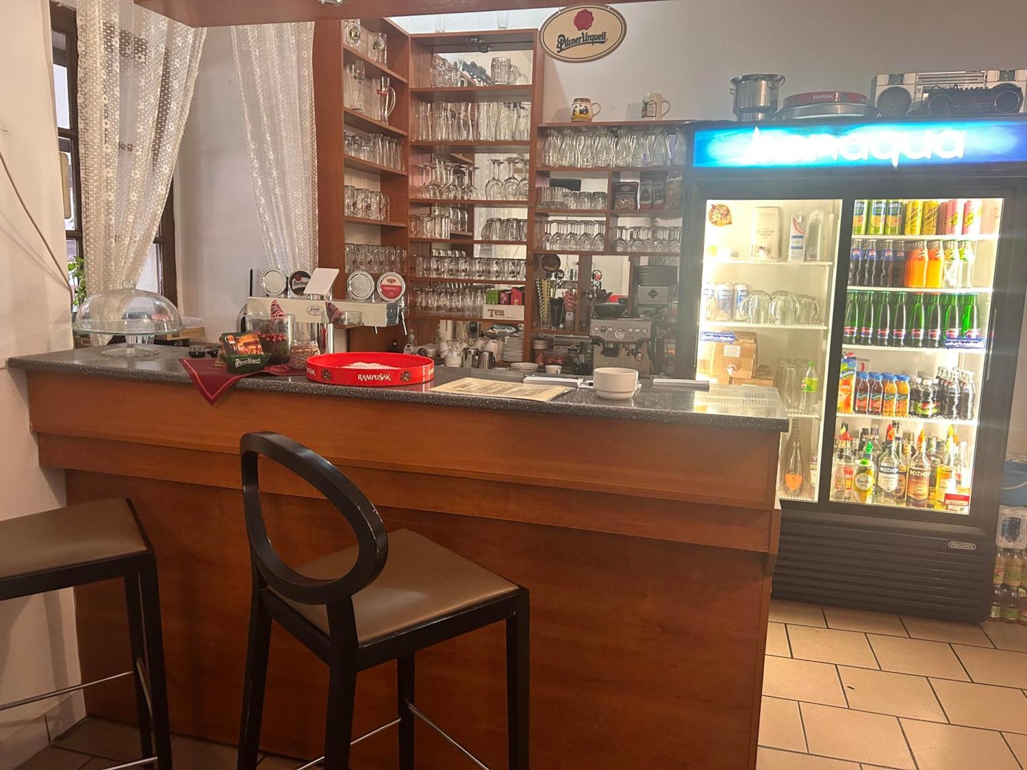 Restaurace A Penzion Podloubi Opočno Kültér fotó
