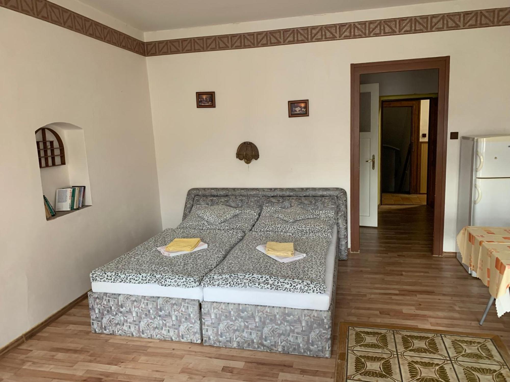 Restaurace A Penzion Podloubi Opočno Kültér fotó