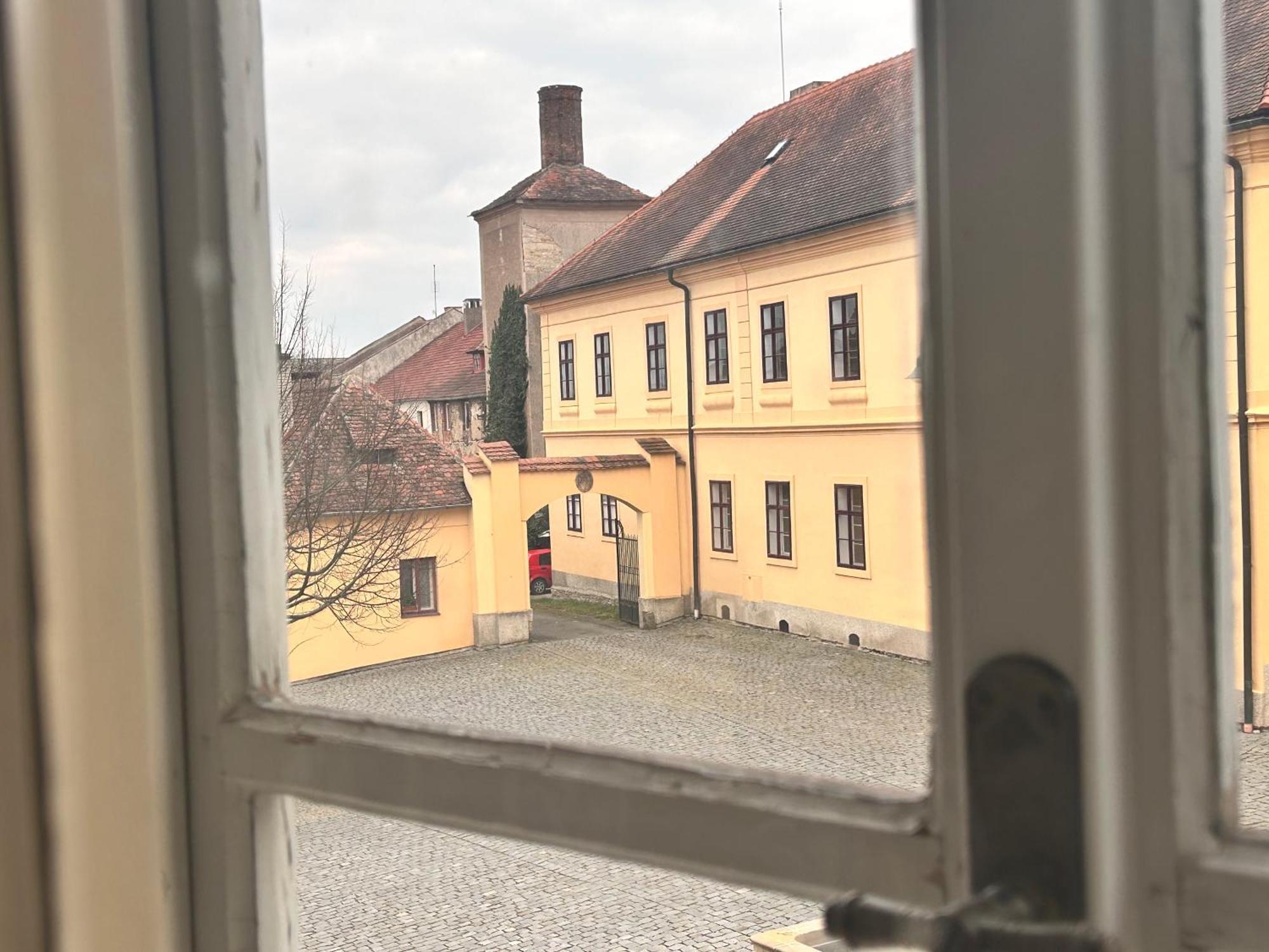 Restaurace A Penzion Podloubi Opočno Kültér fotó