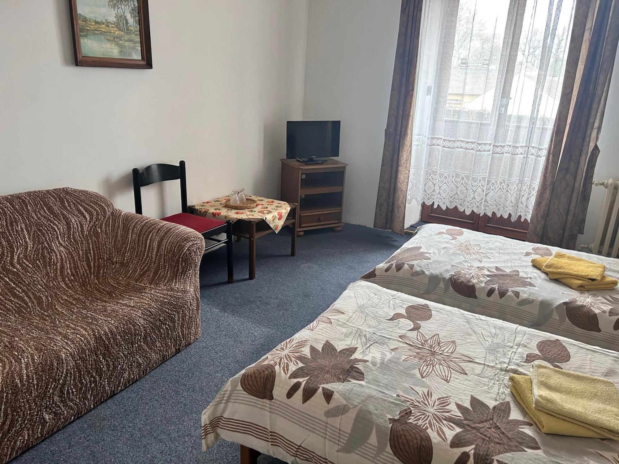 Restaurace A Penzion Podloubi Opočno Kültér fotó